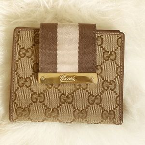 Authentic Gucci wallet. Excellent condition no stains, rub marks, bad smells